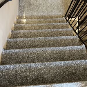 slibning af terrazzo trappe